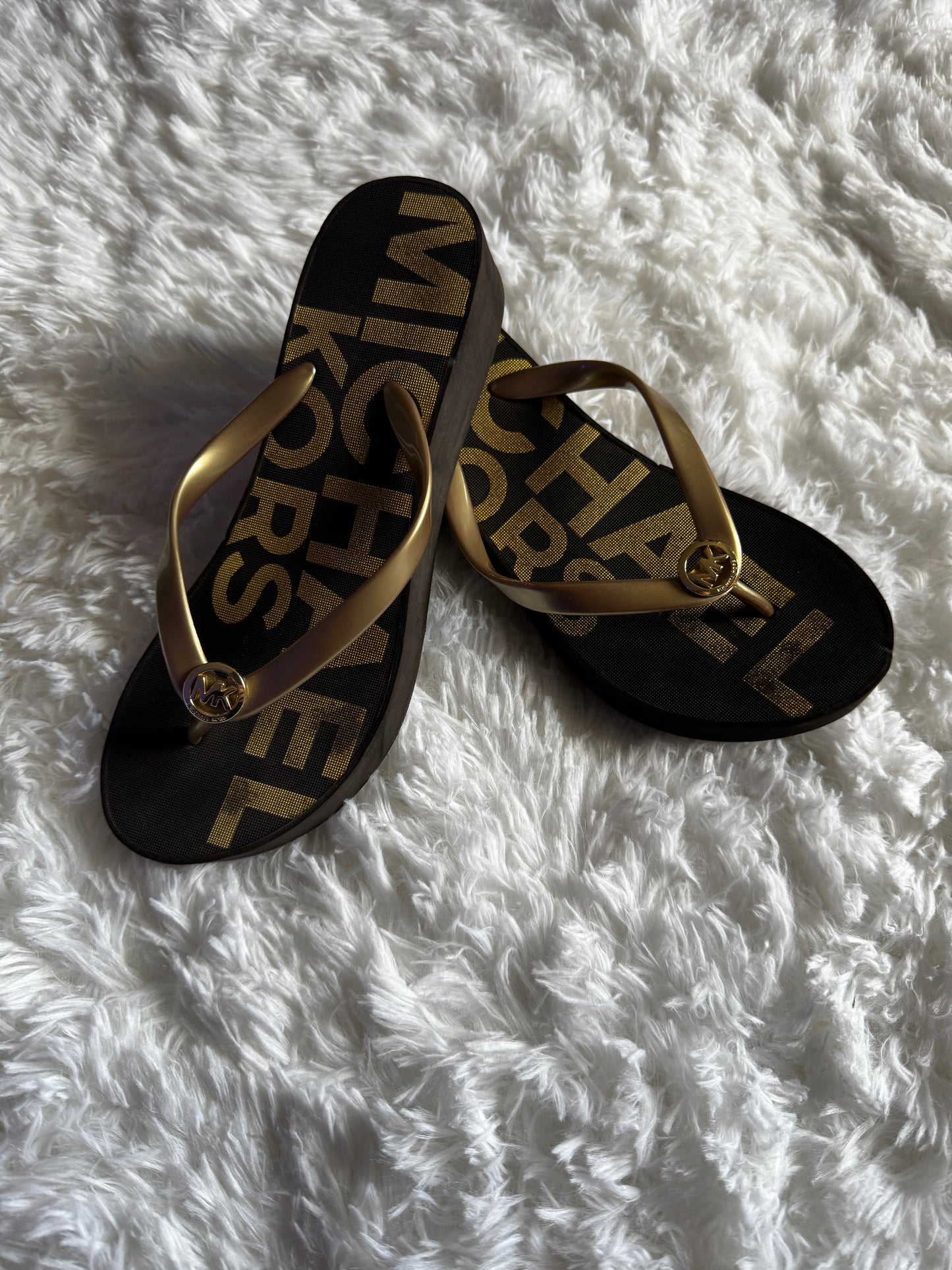 Michael Kors Women MK Logo-Detailed Footbed Gold/Black Flip Flops