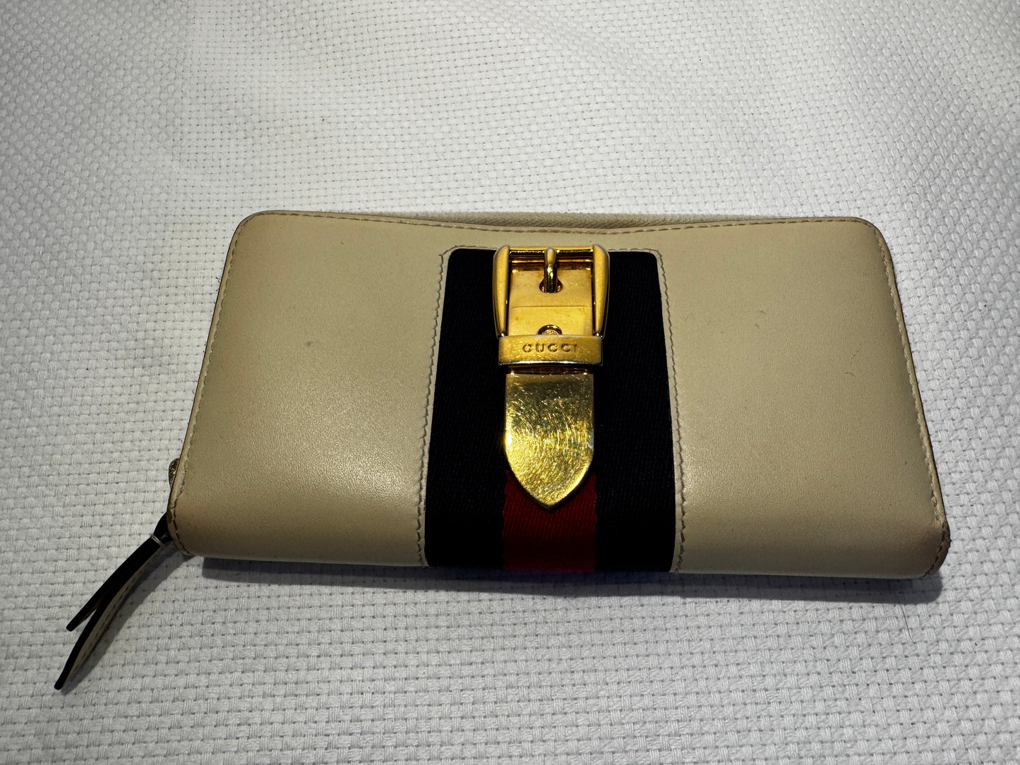 GUCCI Sylvie cream leather and stripe gold buckle wallet