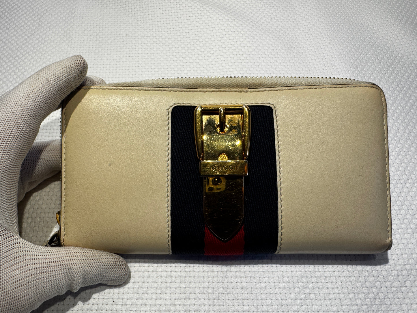 GUCCI Sylvie cream leather and stripe gold buckle wallet