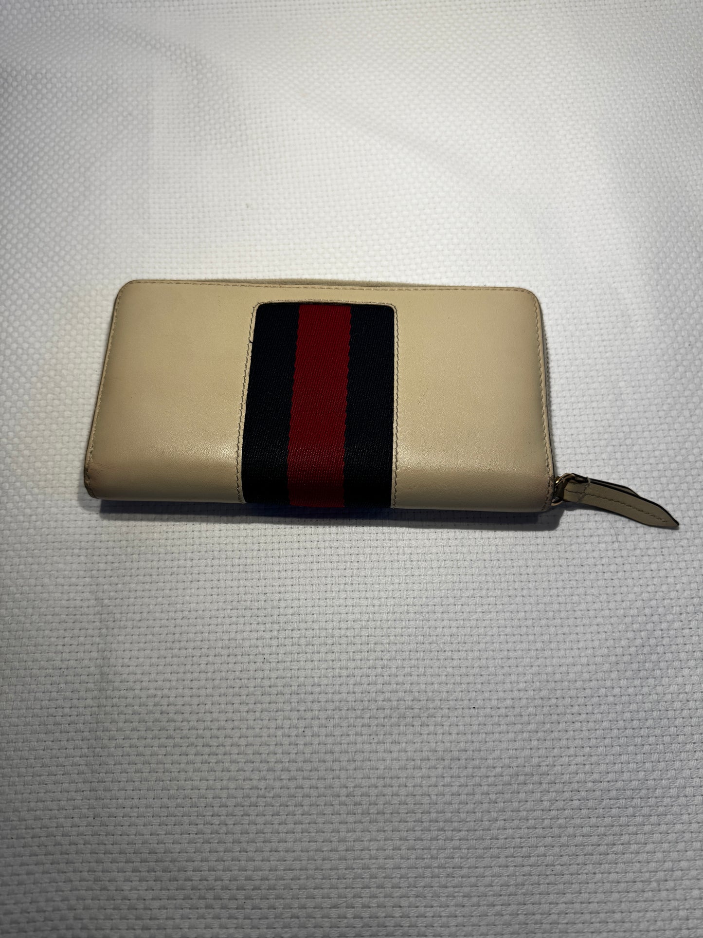 GUCCI Sylvie cream leather and stripe gold buckle wallet