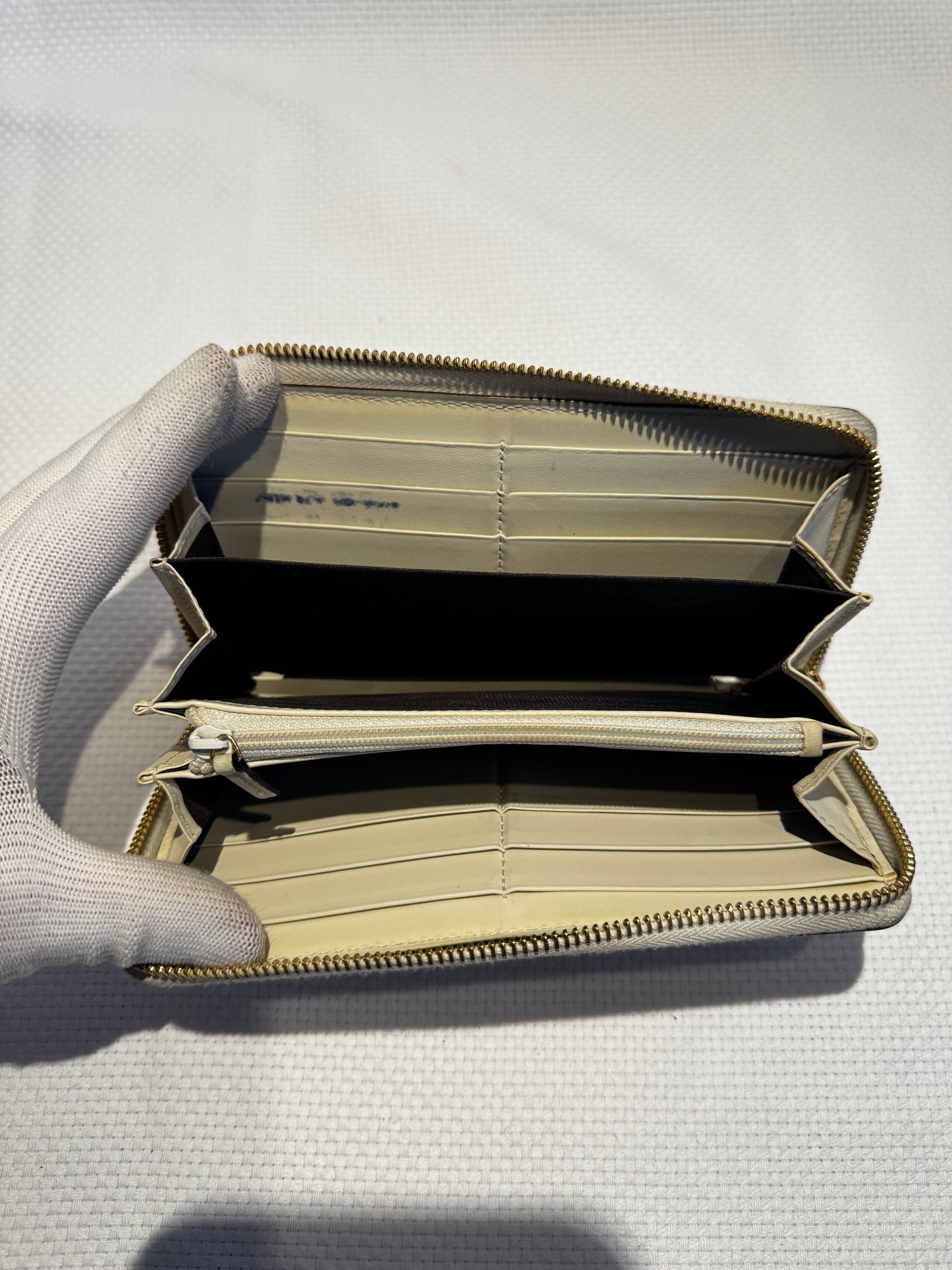 GUCCI Sylvie cream leather and stripe gold buckle wallet