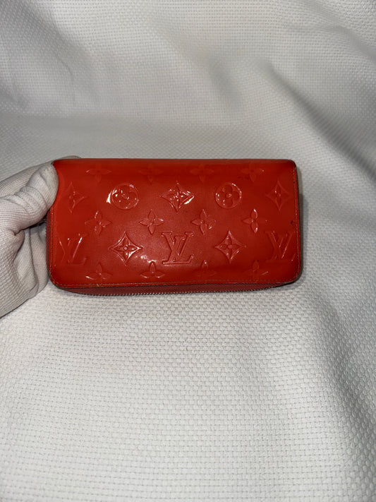 LOUIS VUITTON Vernis Zippy Wallet Rose Litchi Monogram