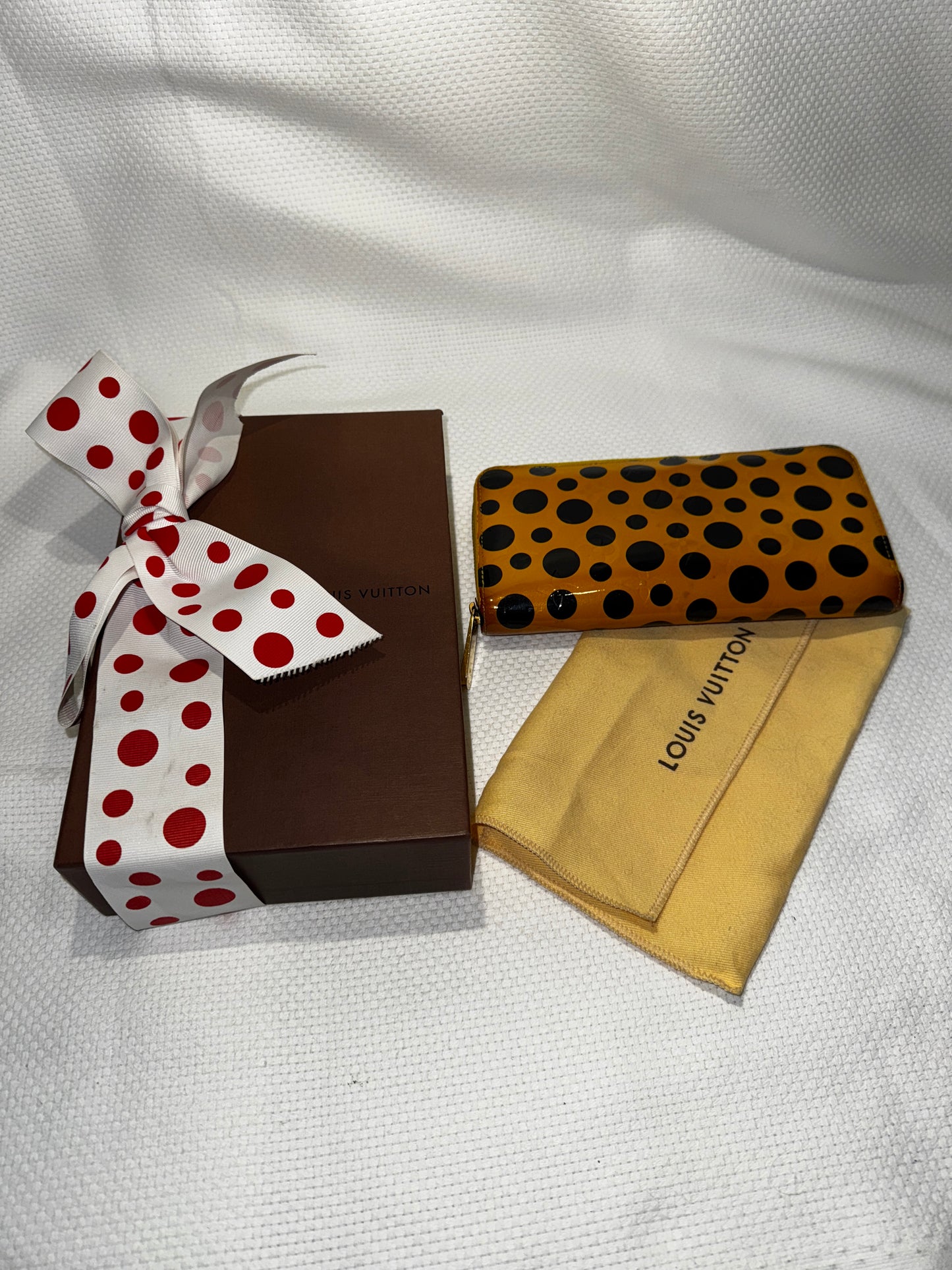 Louis Vuitton x Yayoi Kusama Monogram Vernis Dots Infinity Zippy Wallet